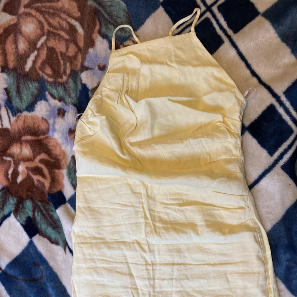 Forever 21 yellow dress size L thigh length crossed back